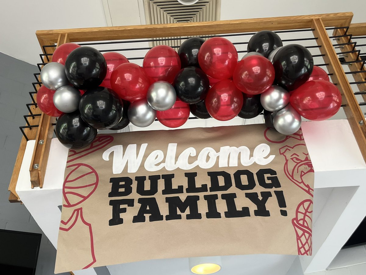 HolmesMBB's tweet photo. Move-In Day 2️⃣0️⃣2️⃣6️⃣. A special S/O to the best cook around “Snake” for cooking for our players & their families after moving in and to Taylor May for the “Welcome Back” sign. #WeDogs🐶 https://t.co/wEvqEUg6Zr