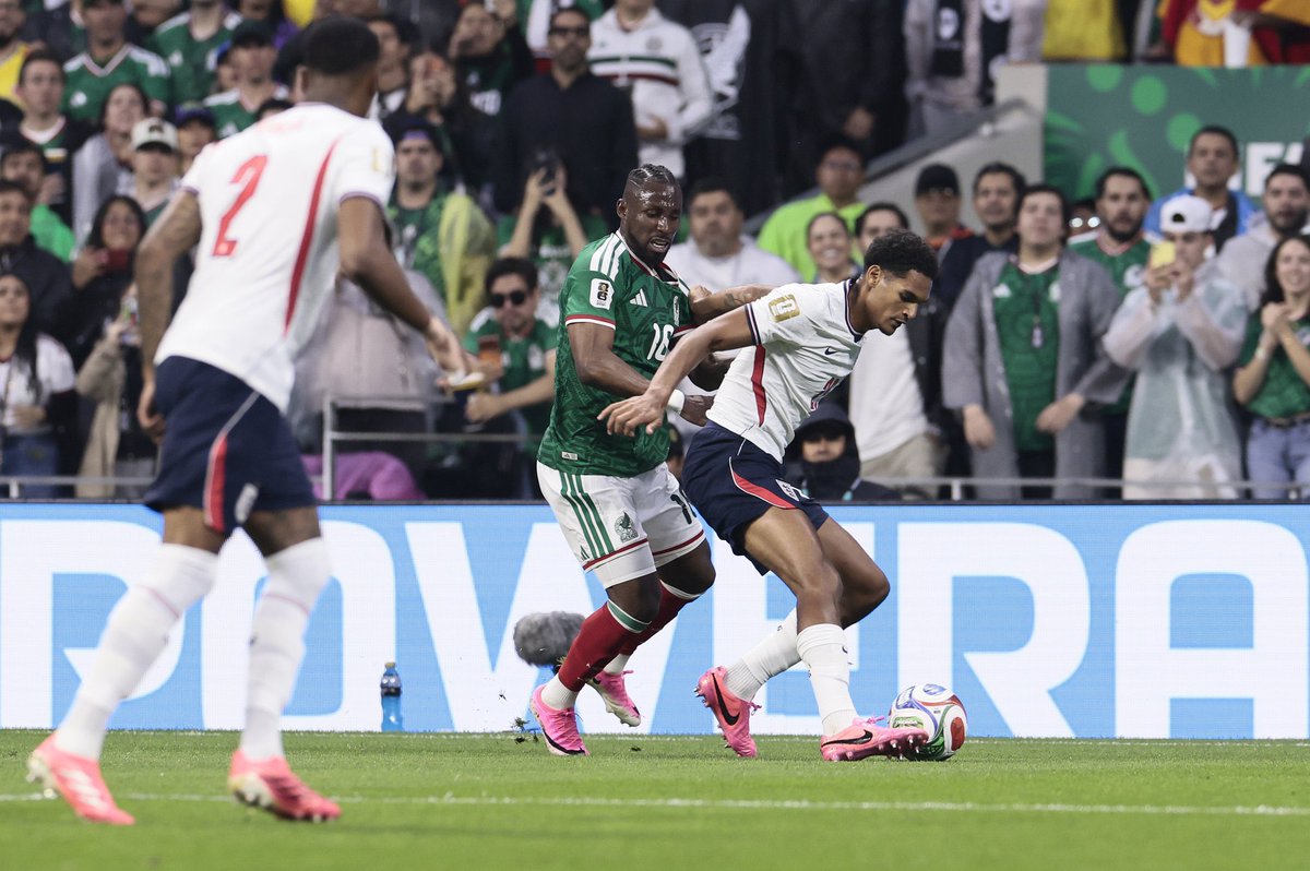 joserra_espn's tweet photo. MÉXICO SIGUE VIVO

Julián Quiñones aparece cuando más se necesitaba y devuelve el sueño a millones de mexicanos. https://t.co/JyFFW5tNES
