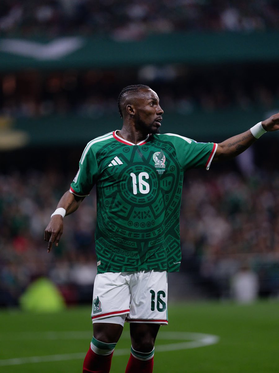 tudimebeto's tweet photo. Julián Quiñones se convirtió en el máximo goleador de México en los Mundiales con 4 goles empatado con Chicharito y Luis Hernández🇲🇽❤️ https://t.co/8mPIdYsNO7