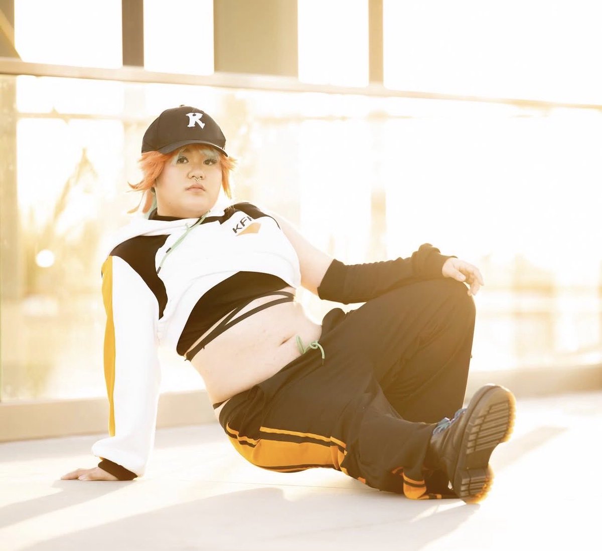 duskbuns_'s tweet photo. Post-AX introduction

Hi I'm Dusk! I'm a veteran cosplayer that's been making cosplays for 13 years.
I made everything pictured in this tweet 🫡
I like old anime, vtubers, and gooner stuff lol https://t.co/D2dt7zgdnP