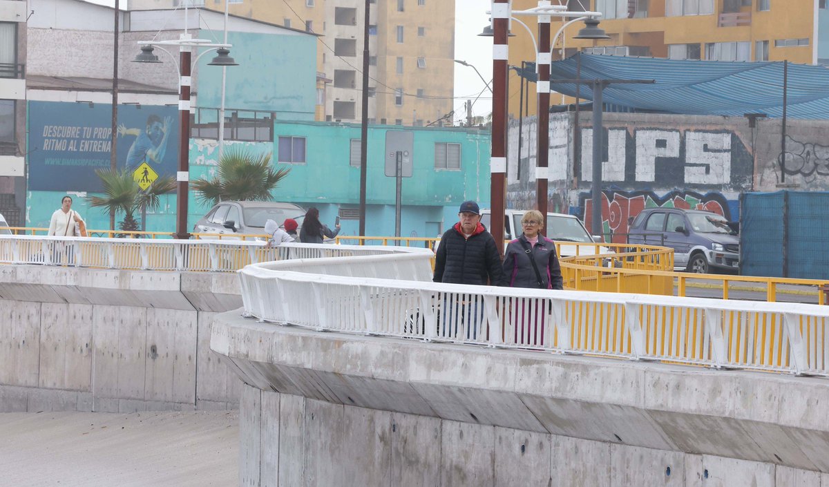 nbalmacedaj's tweet photo. El nuevo muro de protección de Playa Bellavista  devuelve a Iquique un borde costero más seguro para caminar, hacer deporte y disfrutar en familia. Un trabajo de la Dirección de Obras Portuarias del @mop_chile, que protege, recupera espacios públicos y mejora la calidad de vida. https://t.co/bpw2NqeiI2