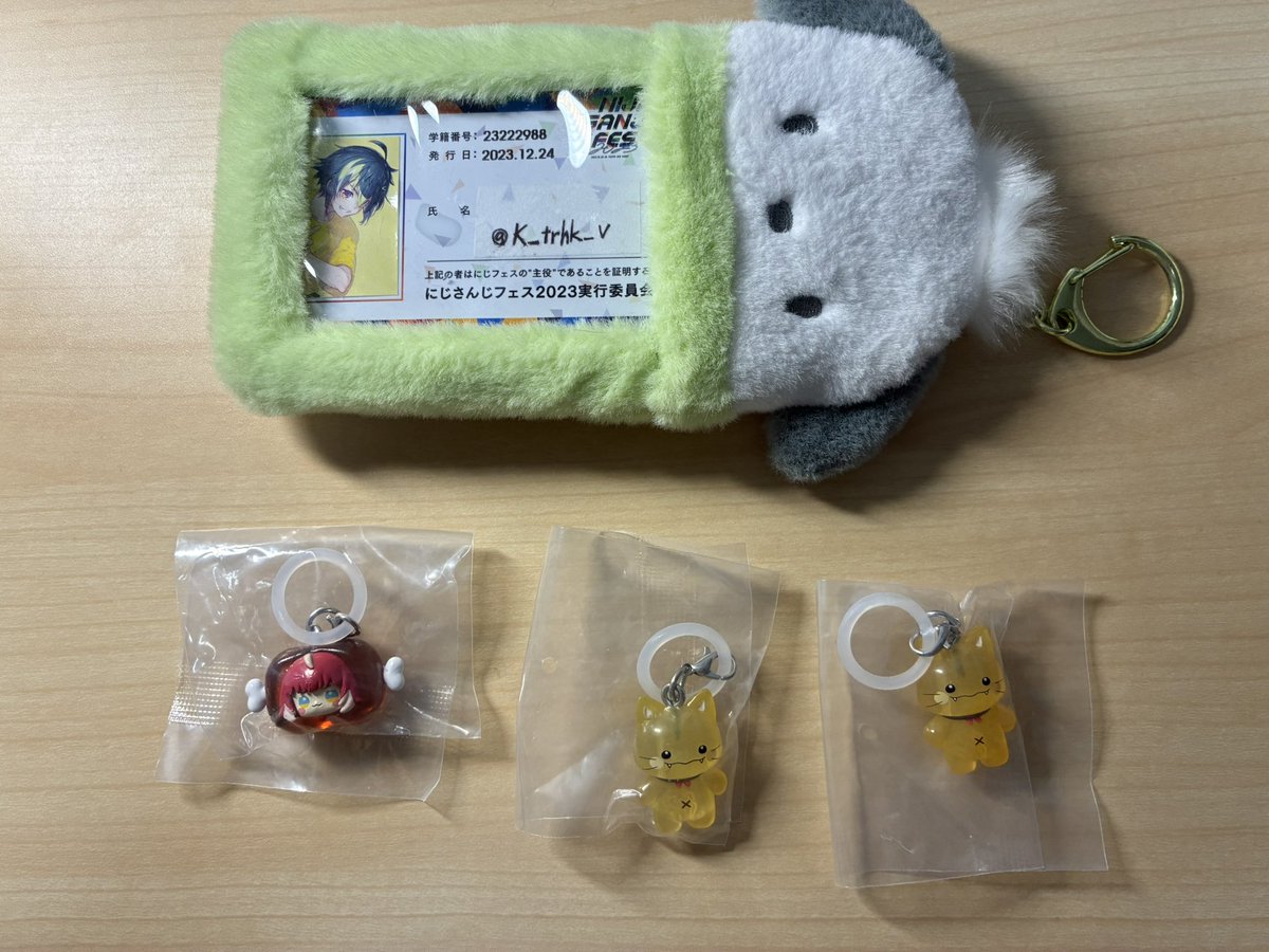 K_trhk_v's tweet photo. 【交換/譲渡】
赤見かるび　めじるしアクセサリー

【譲】赤見かるびC、マルくん
【求】赤見かるびB or 定価+送料

郵送希望
検索よりお気軽にお声掛けください https://t.co/mWESCN3oOv