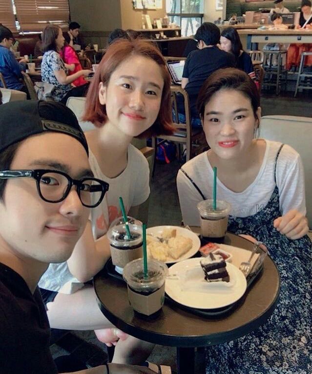 Jinyoungbase's tweet photo. Park Jinyoung shared a childhood story about growing up with his two older sisters during an interview with Men Noblesse.

“As a kid, I was the type to make a huge mess. If my sisters annoyed me, I’d go mess up all the stuff Dad really cared about, and then they’d get in trouble. I was kind of a little menace, but that’s all in the past now. 
They used to cook for me too and did a lot of the cleaning, too. Honestly, they were like my second moms.”