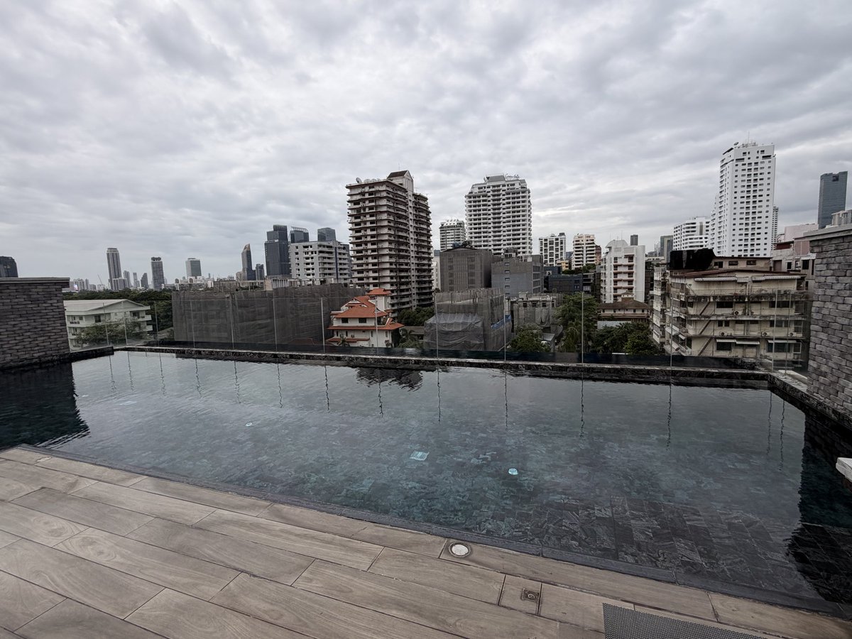 EvanSmithed's tweet photo. Hello Bangkok #bkk https://t.co/31eFhkfVPc