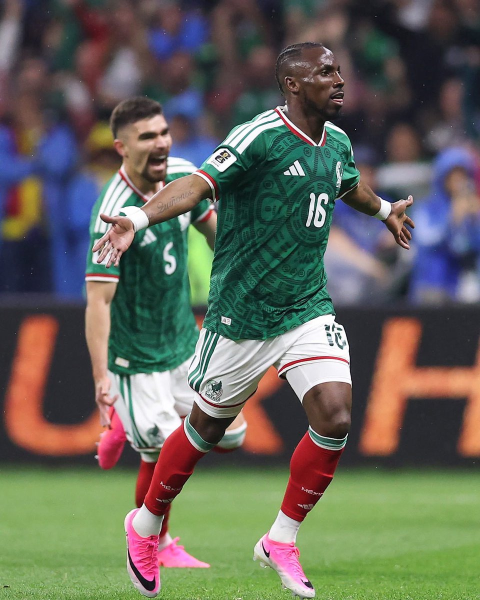 RojinegrosT's tweet photo. Ahora entienden por qué estamos tan obsesionados con @julian_quiones3 🔴⚫️?

Súbanse todos al barco del mejor futbolista mexicano de la actualidad 🇲🇽 https://t.co/ZVOm9ZZtiA