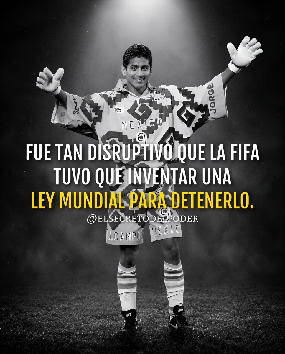 secretodelpoder's tweet photo. 📉 El obstáculo: Medía apenas 1.70m, una estatura con la que es "físicamente imposible" ser portero profesional.
⚽️ El legado: Anotó más de 30 goles, fue ídolo global y obligó a la mismísima FIFA a cambiar las reglas del fútbol por su culpa.

El mundo del fútbol tiene leyes no escritas que nadie se atreve a cuestionar. Una de ellas es que, para ser portero, tienes que ser un gigante de más de 1.85 metros.

Jorge Campos creció en Acapulco montando a caballo y jugando en la arena. Tenía reflejos de felino, pero era bajo de estatura. Los entrenadores y los críticos se reían de él. Le decían que un portero "enano" jamás sobreviviría en primera división y que sería aplastado por los delanteros rivales. 🧤❌

Cualquier otro habría aceptado el rechazo y abandonado la portería para siempre.

¿Qué hizo Jorge? Decidió burlarse del sistema. 👊🏻

Primero, hackeó su desventaja física con guerra psicológica. Empezó a diseñar y usar uniformes gigantescos, holgados y de colores neón increíblemente chillones. La prensa pensaba que era solo un payaso buscando atención.

Pero era una estrategia maestra: los colores fosforescentes en un uniforme gigante creaban una ilusión óptica. A los ojos de los delanteros rivales, ese portero bajito de pronto se veía enorme y los desorientaba en fracciones de segundo. 🌈🧠

Segundo, rompió la regla más sagrada de su posición: decidió que también quería ser el goleador.

Jorge comenzaba los partidos atajando en la portería. 🥅 

Pero cuando su equipo iba perdiendo, pedía un cambio desde la banca, se quitaba los guantes, se cambiaba la camiseta en pleno partido y se iba a la delantera a anotar goles de tijera y remates imposibles.

Era un caos absoluto. El mundo nunca había visto a un jugador con el nivel técnico para ser un portero de élite y un delantero letal al mismo tiempo.

Generó tal nivel de disrupción global que la FIFA, el máximo organismo del fútbol mundial, entró en pánico. 🫯

Tuvieron que reunirse y redactar una regla específica para prohibir que un portero pasara a ser jugador de campo en el mismo partido cambiando de camiseta.

La organización más poderosa del deporte tuvo que inventar una ley exclusivamente para poder detenerlo. 📜🚫

La lección de Jorge Campos es brutal:

Si la industria te dice que no tienes el "perfil", la estatura, o los recursos para competir, no intentes jugar su juego. Cambia las reglas.

Usa tus debilidades percibidas como tu mayor arma psicológica, atrévete a ser tan disruptivo que te llamen loco, y construye un talento tan innegable que las máximas autoridades tengan que reescribir sus propios manuales para intentar controlarte. 🏆

#JorgeCampos #LiderazgoDisruptivo #PsicologiaDelExito #HistoriasQueInspiran