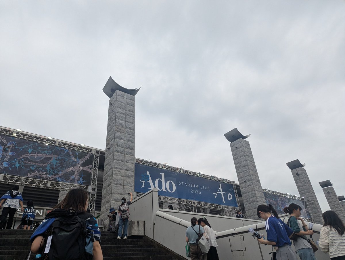 tomo_econ's tweet photo. Adoスタジアムライブ "Ao" 行ってきました。圧倒的歌声に豪華演出、そして"Ado"と"Ao"のストーリー。最高峰のエンタメでした。ありがとうございました。 https://t.co/IH2zLfb6ec