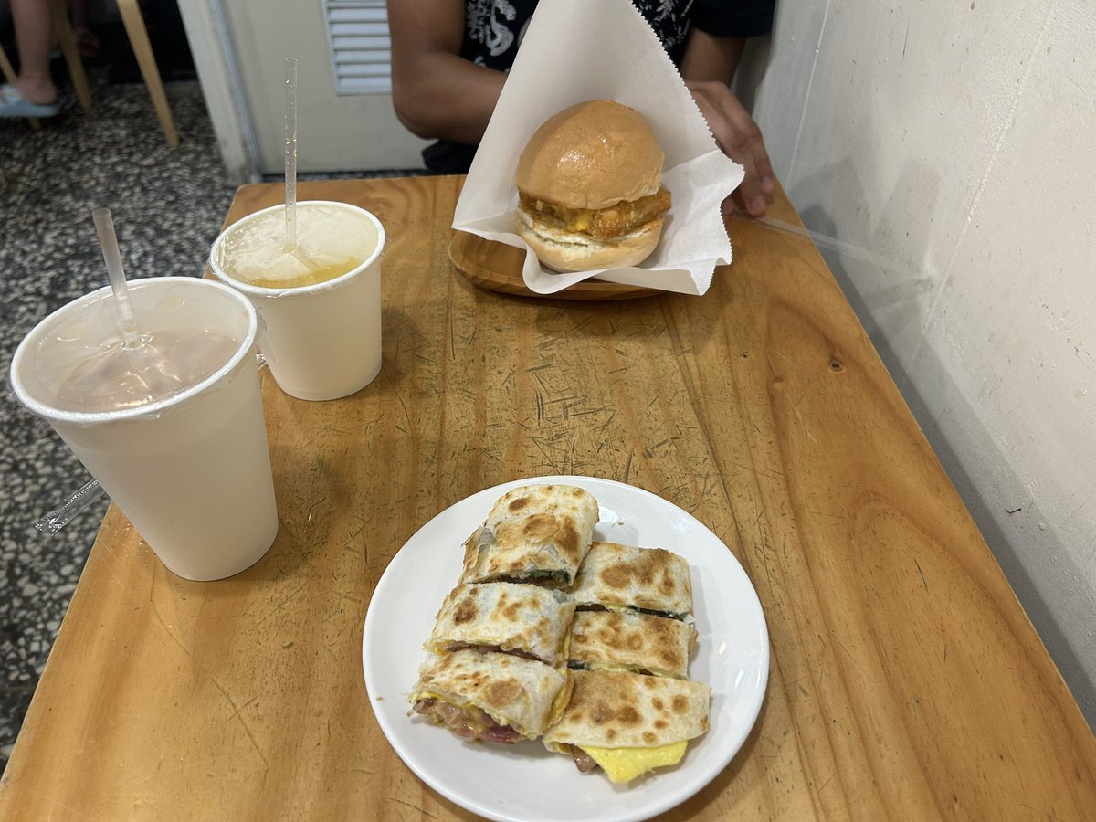 PUFFINGUS's tweet photo. Taipei #BreakfastPosting https://t.co/PDKFbWzjzv