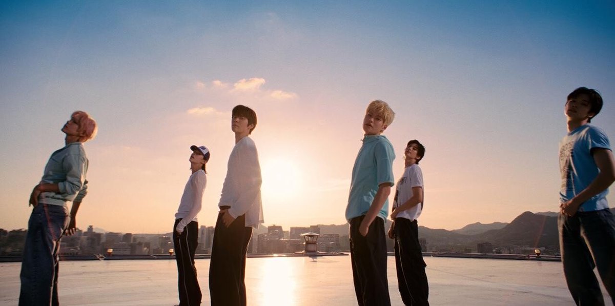 tarofem's tweet photo. shotaro is the only one with an ass in the group https://t.co/4oC33Cey1D
