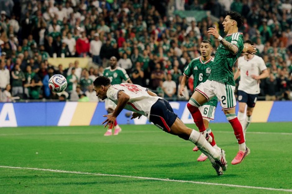 totalcristiano's tweet photo. He can score                                   He can defend https://t.co/hYzkvvt8em