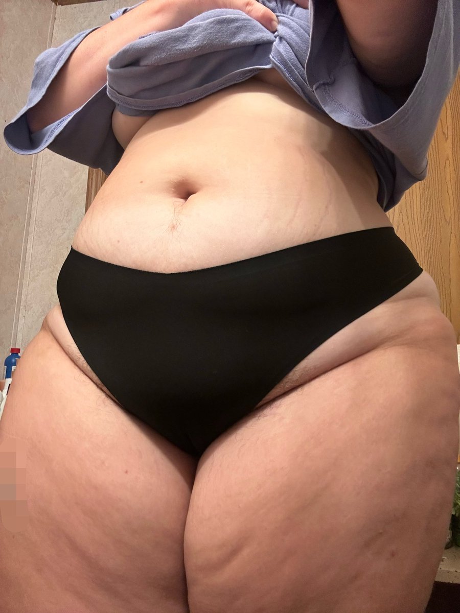 mous_e__'s tweet photo. don’t know how i feel about this one ¯\_(ツ)_/¯ 

#panties #tummy #underboob #thickthighs #chubby #nsfwtwt #nsfw https://t.co/IlqjsVpln0