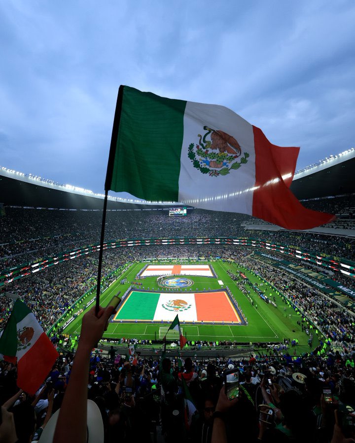 joserra_espn's tweet photo. El marcador favorece a Inglaterra al medio tiempo, pero las sensaciones invitan a creer. México domina la posesión, juega con intensidad y tiene a todo el estadio empujando. 
Hay partido! https://t.co/y1oBDJOLfb