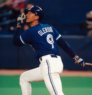 hyphen18's tweet photo. I fell in love with baseball when I got a hold of video tapes of the 1992 & 1993 World Series. 
Blue Jays were my team and John Olerud was who I pretended I was in the living room. 
We have met before a few times, and he has heard me tell him this before more than once, but always an epic ‘pinch myself’ moment when I am sitting next to my childhood hero!