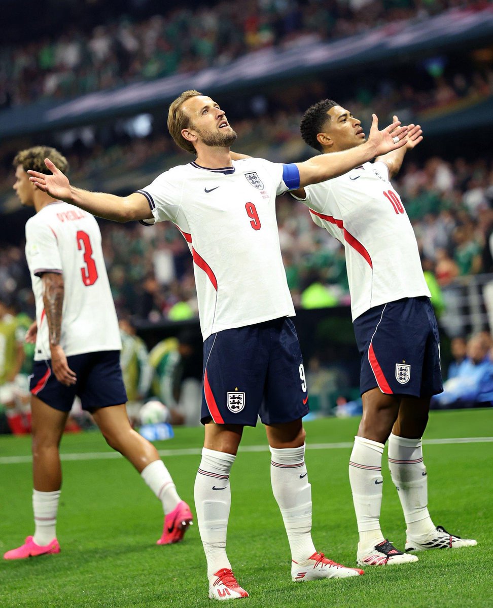 iMiaSanMia's tweet photo. Harry Kane 🤝 Jude Bellingham https://t.co/5vilD0GAYo