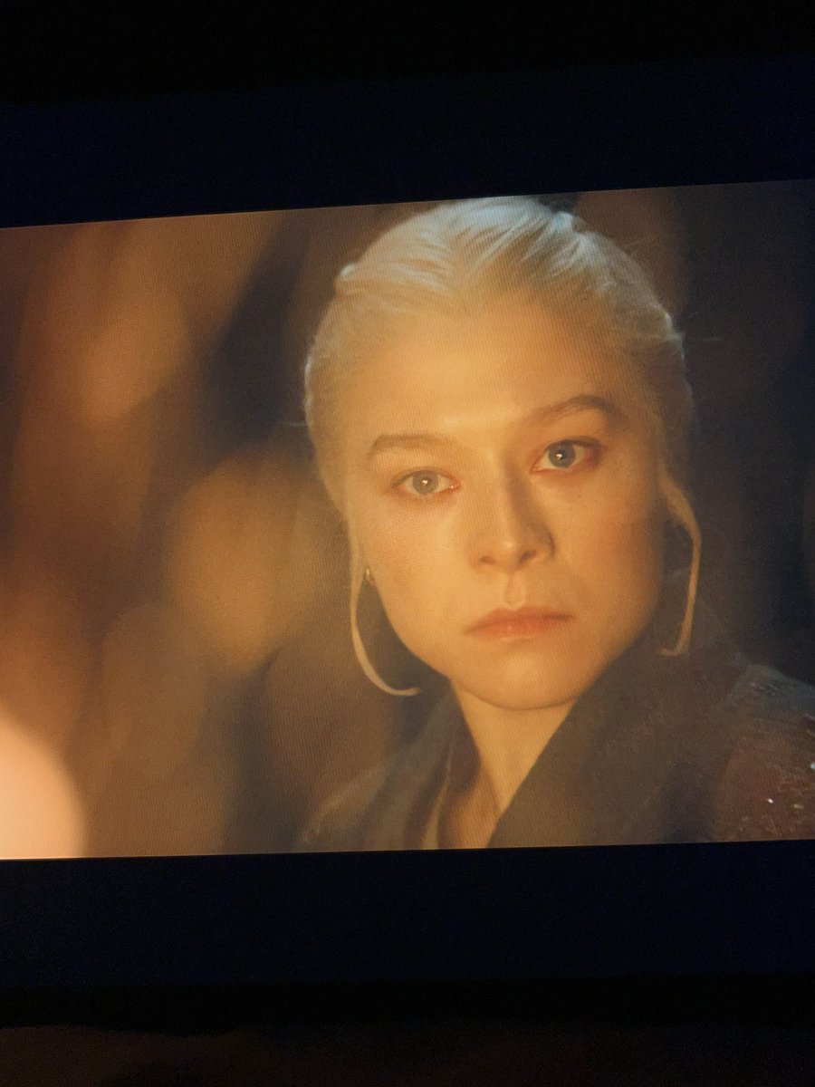 johnabr_'s tweet photo. HAZ QUE ARDAN, MI REINA #HOTD #HouseOfTheDragon https://t.co/twGCCQUS5q