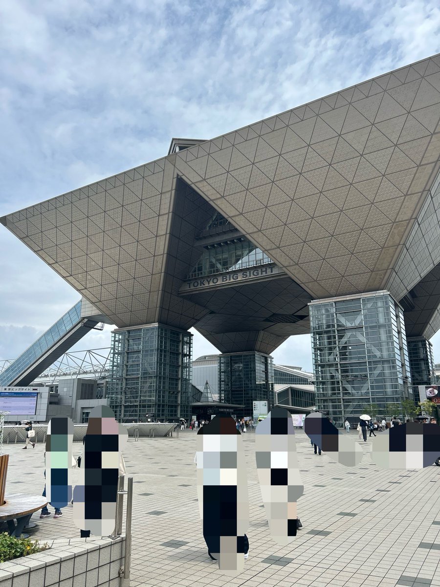 jhon_0730's tweet photo. 初ビックサイト‼︎

会場の広さに圧巻し、人の多さに困惑し、なによりも素晴らしいブースの同人誌と絵師様との対面に込み上げるものが、、😭

お目当てのものも買えて最高でした😊✨

帰りは��とコメダ立ち寄り〜 https://t.co/cFaRnZCc0b