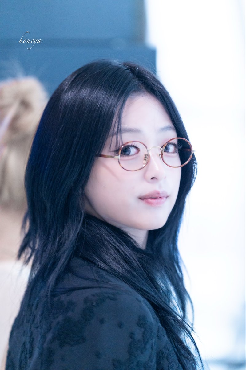 forbabymonster's tweet photo. #AHYEON was spotted at Bangkok Airport after successfully completing schedule at the Ragnarok Bangkok Carnival. Safe flight back to South Korea! ✈️

#BABYMONSTER #베이비몬스터 @YGBABYMONSTER_

https://t.co/II6z6hA2TE