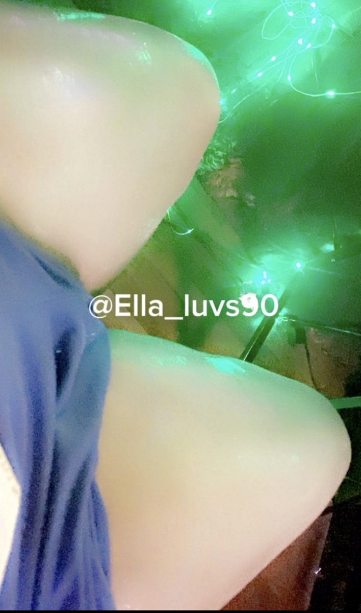 EllaLuvs9O's tweet photo. Any1 wanna get sum pics and vids for legends rewritten items?#femboy #feet #footfetish #soles #oiledup #girlsintofemboys #nsfw #thighs #ass #pics #naughty #fyp #fy #roblox #legendsrewritten https://t.co/lPePuGR1Hq