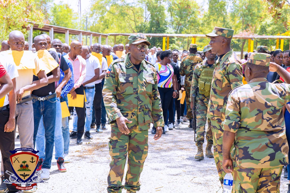 forcesarmeesht's tweet photo. Les Forces Armées d’Haïti (FAd’H) franchissent aujourd'hui une étape clé dans le renforcement de leurs effectifs. Ce dimanche 5 juillet 2026, les 666 recrues retenues au terme d’un processus de sélection rigoureux intègrent officiellement le centre de formation afin d’entamer leur instruction militaire.

​Cette nouvelle promotion incarne la volonté constante de renforcer les capacités opérationnelles de notre institution pour mieux répondre aux défis sécuritaires contemporains.

​Durant leur parcours académique et de terrain, ces jeunes hommes et femmes recevront un enseignement d'excellence fondé sur :

- ​La discipline et le professionnalisme 
- Le sens aigu du devoir et le civisme
- ​Le respect absolu des valeurs républicaines et des droits universels

​Les Forces Armées d’Haïti leur souhaitent la plus chaleureuse bienvenue. Que l'honneur, la loyauté et l’engagement indéfectible soient les boussoles de leur service envers la Patrie.

​Bonne réussite à la nouvelle promotion !

Le Secrétariat de l’État-Major Général.