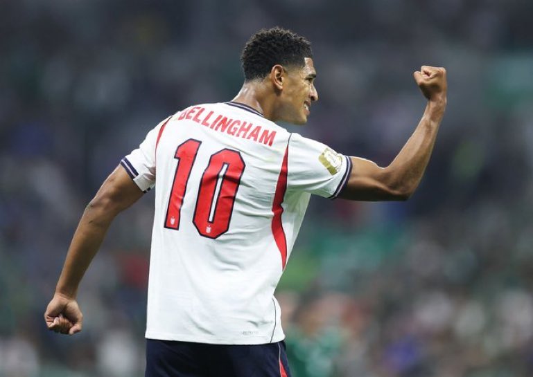 haidroos's tweet photo. وسط مهاجم مدافع 
3 في 1
افضل اداء للاعب في شوط https://t.co/F5w834uGBY