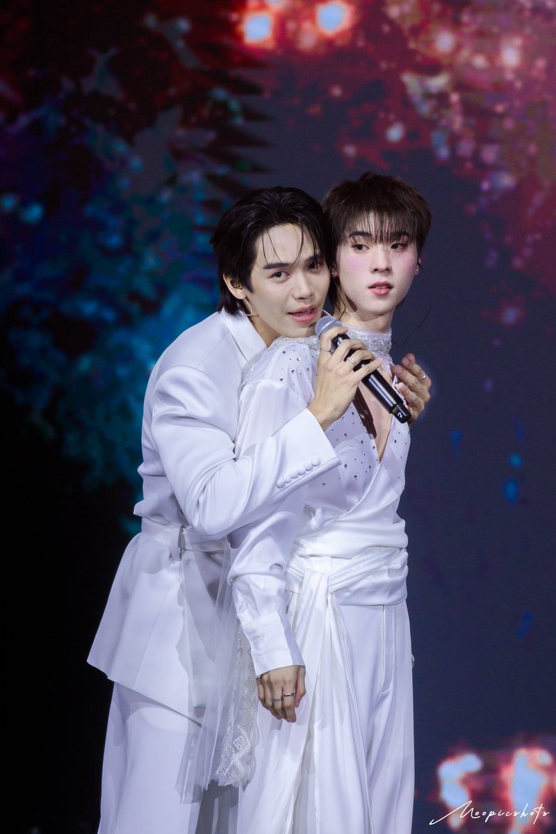InfinityFSci's tweet photo. Just turn around, I promise you I will be there
No matter what you're going through, 
No matter how hard it gets

LAST MEMORY WITH FOUREVER YOU 
#FoureveryouFarewellParty
#ngernnn #oattrttt #เงินโอ๊ต
#Moopicshots https://t.co/2wntEDsFbS