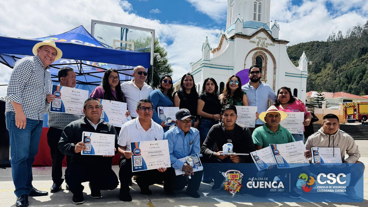 CSC_CUENCA's tweet photo. 🚨 Más comunidades organizadas, más prevención para Cuenca. 🤝🏽
1.079 habitantes de la parroquia #Paccha, pertenecientes a 17 barrios, recibieron sus certificaciones y credenciales como beneficiarios del programa “Comunidades Preparadas y Seguras”. https://t.co/J9EQiSt45K