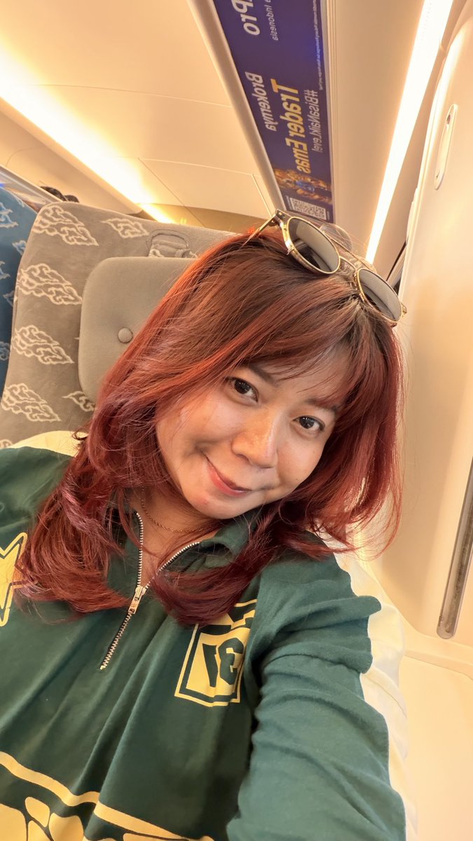 SlviaDest's tweet photo. Katanya orang2 sering ketemu jodohnya di Bandara ato saat lagi Travelling, aku traveling sendirian malah gda tmn ngobrol 😂😂 https://t.co/RX7qTuup0j