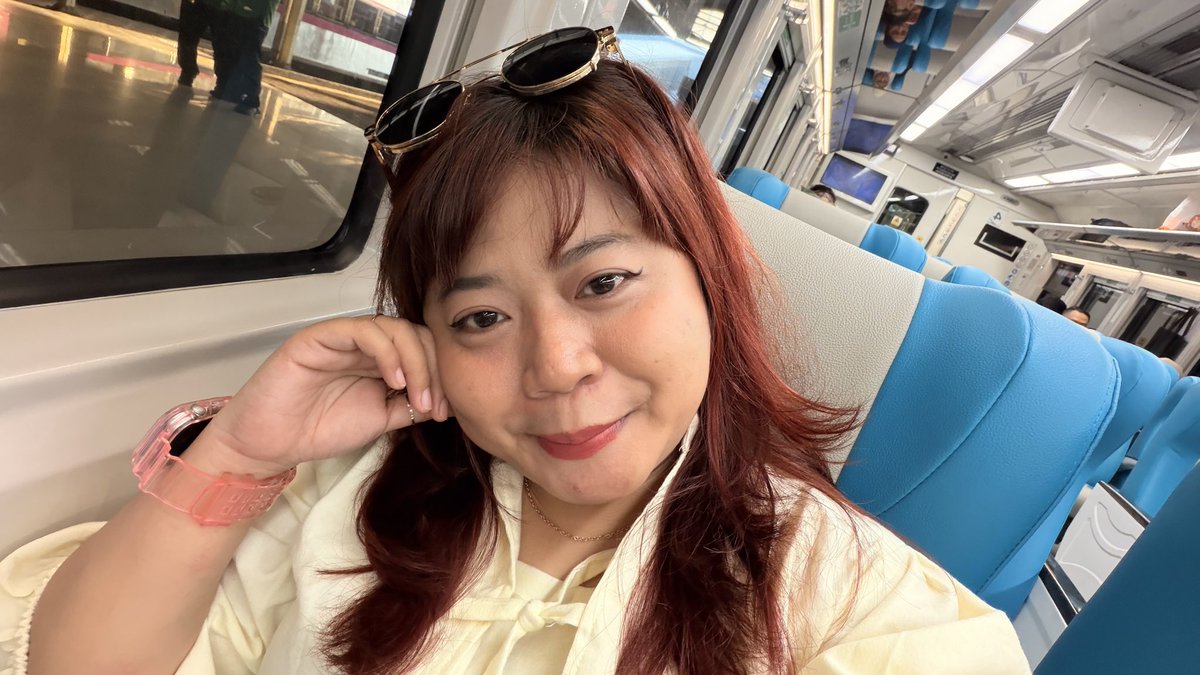 SlviaDest's tweet photo. Katanya orang2 sering ketemu jodohnya di Bandara ato saat lagi Travelling, aku traveling sendirian malah gda tmn ngobrol 😂😂 https://t.co/RX7qTuup0j