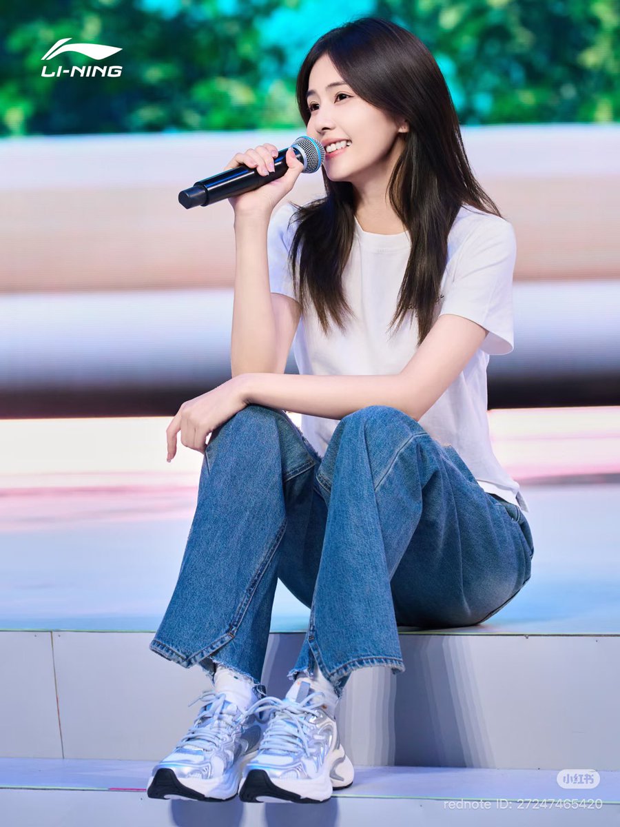 Yuri39105809's tweet photo. 260706 | Li Ning XHS Update 

Watch Bai Lu effortlessly own the stage at the rehearsal 🌙✨ 

Li-Ning Brand Ambassador BaiLu Bringing her A-game to the concert rehearsal.

#BaiLu https://t.co/aKNl3h7Ylr