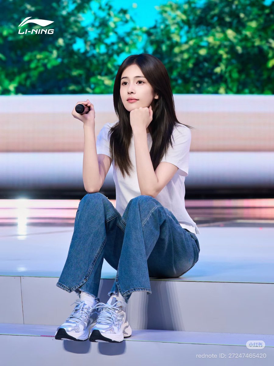 Yuri39105809's tweet photo. 260706 | Li Ning XHS Update 

Watch Bai Lu effortlessly own the stage at the rehearsal 🌙✨ 

Li-Ning Brand Ambassador BaiLu Bringing her A-game to the concert rehearsal.

#BaiLu https://t.co/aKNl3h7Ylr