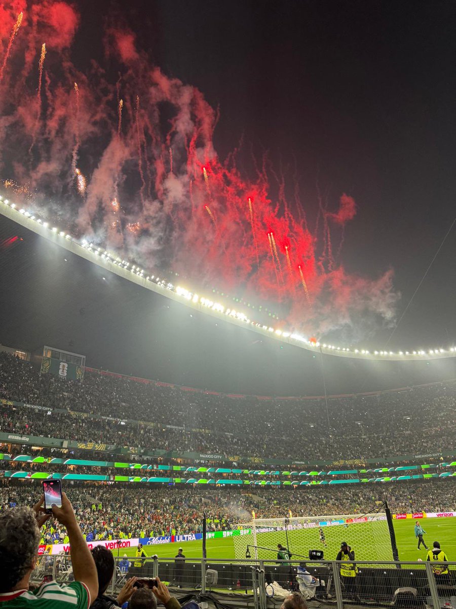CarlosLoret's tweet photo. ¡Venga México! https://t.co/CXlVuLj592