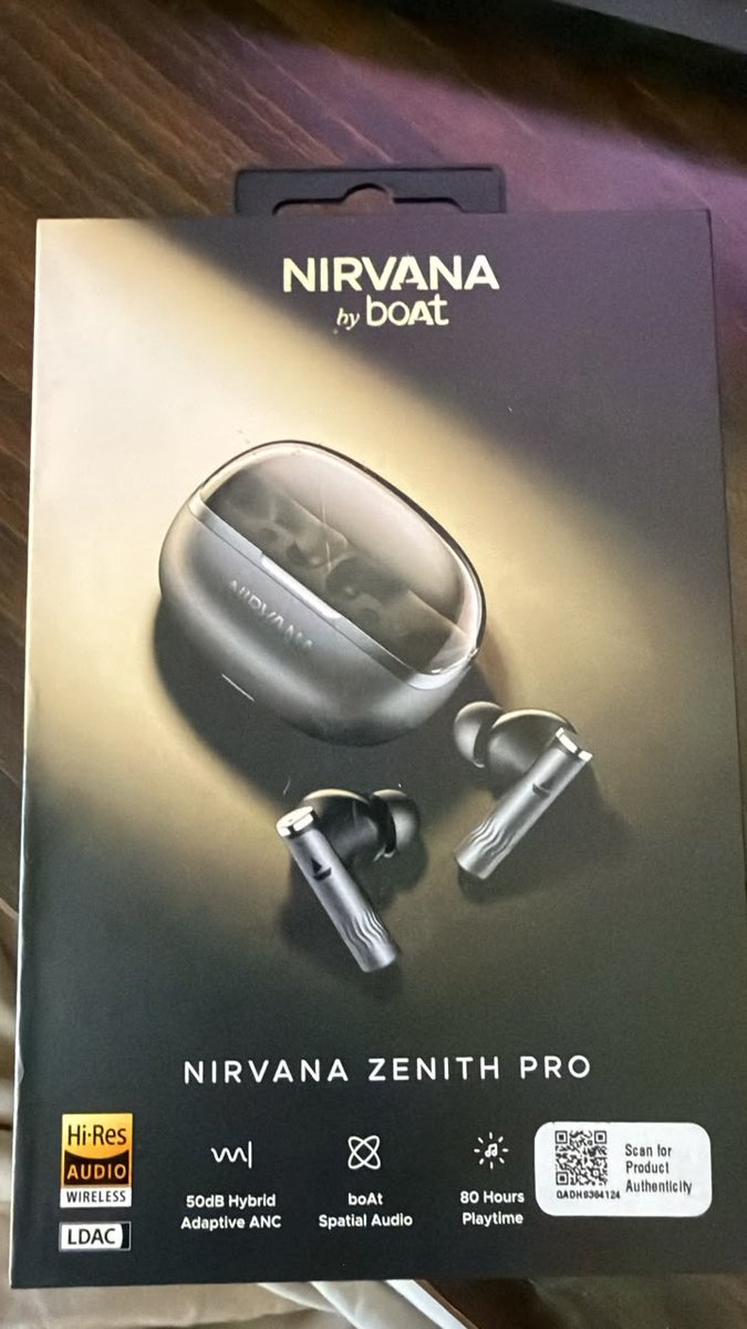 DasRohan_'s tweet photo. @RockWithboAt @amangupta0303 bhai yeh kya bakwas hai chaar baar 1 saal me kharab ho gayi. service centre ke liye aana jaana lagkar 400 Rs lag gaye.. I am not able to visit service centre any more. can u pickup from home and provide some working tws. never buying boat again! https://t.co/IGeLVkSwN5