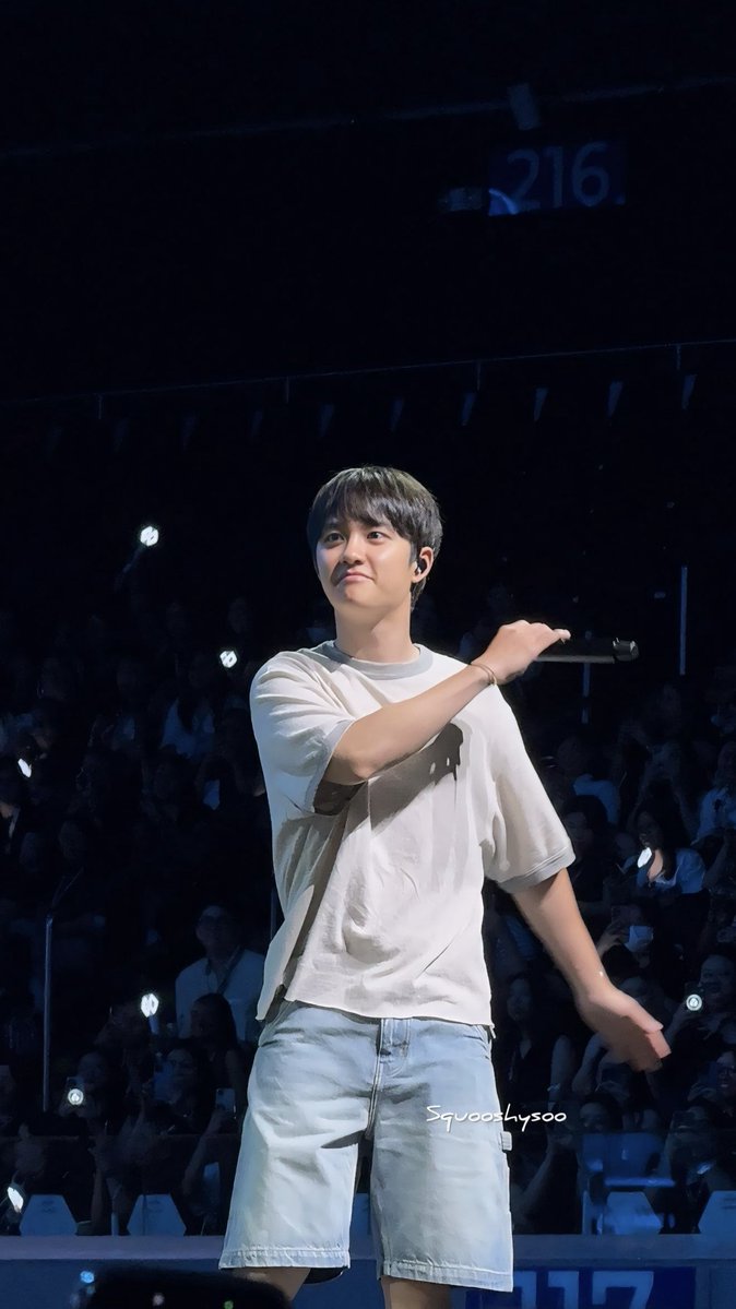 squooshysoo's tweet photo. Kyungsoo looking so effortlessly adorable… I just wanna keep him in my pocket. 🥺

#엑소  #weareoneEXO #EXOPLANET #EXhOrizon #EXhOrizoninMANILA 
#DohKyungsoo #도경수 https://t.co/Mm3oiolVHI