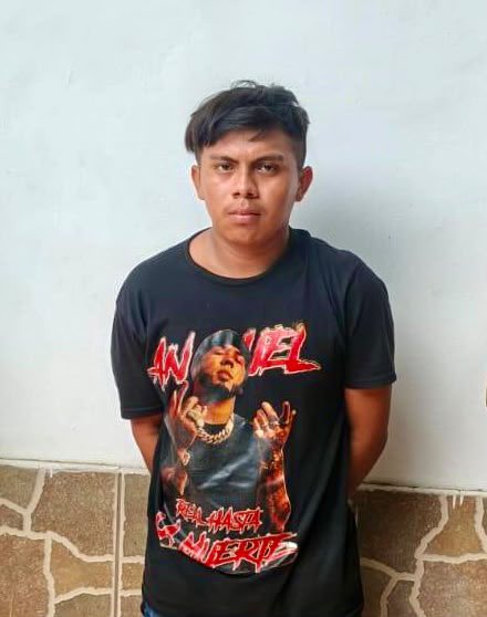 merino_monroy's tweet photo. En Santa Rosa de Lima, La Unión Norte, elementos de la @FUERZARMADASV ubicaron al ciudadano nicaragüense Holvin Florentino Sánchez, de 20 años. En su teléfono celular se encontraron imágenes que lo vinculan con la MS-13.

Fue entregado a la @PNCSV.

En El Salvador ya no hay territorio para las pandillas. Quienes pertenezcan a estructuras criminales serán ubicados.

#PlanControlTerritorial 
#GuerraContraPandillas