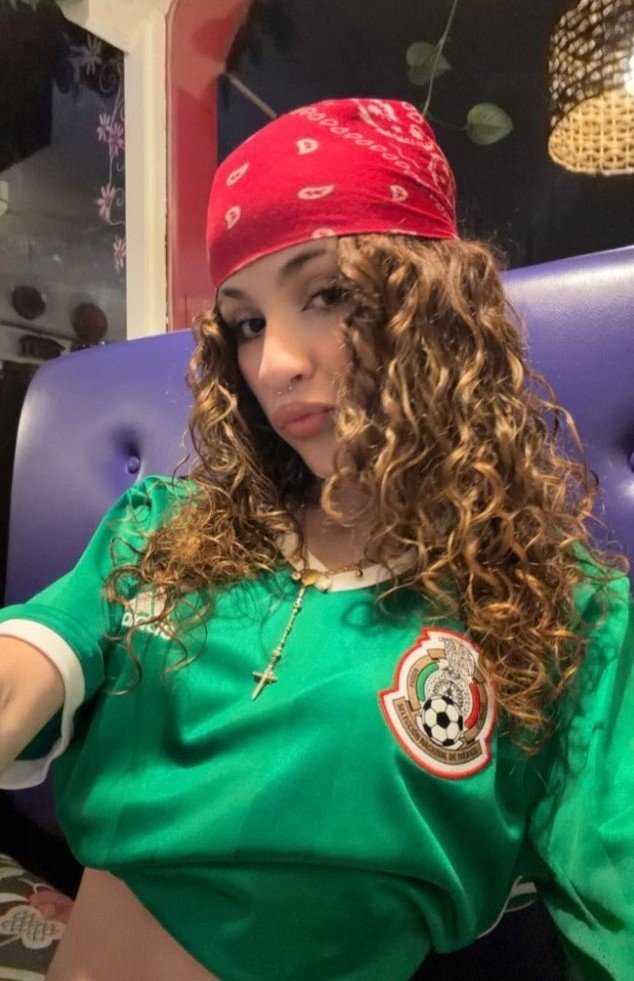 Bananitaaw's tweet photo. ⋆.Railo wearing a Mexico jersey𝜗𝜚˚⋆ 🇲🇽✨ https://t.co/9vhHbhmt0K