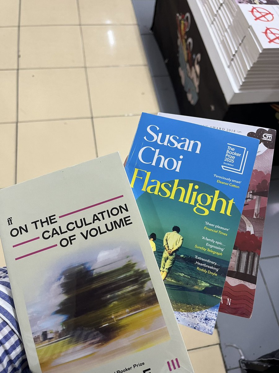 lupintomyeye's tweet photo. yesterday's picks at semesta buku, I brought home 2 more in the end.. https://t.co/3FgaB9MVtB