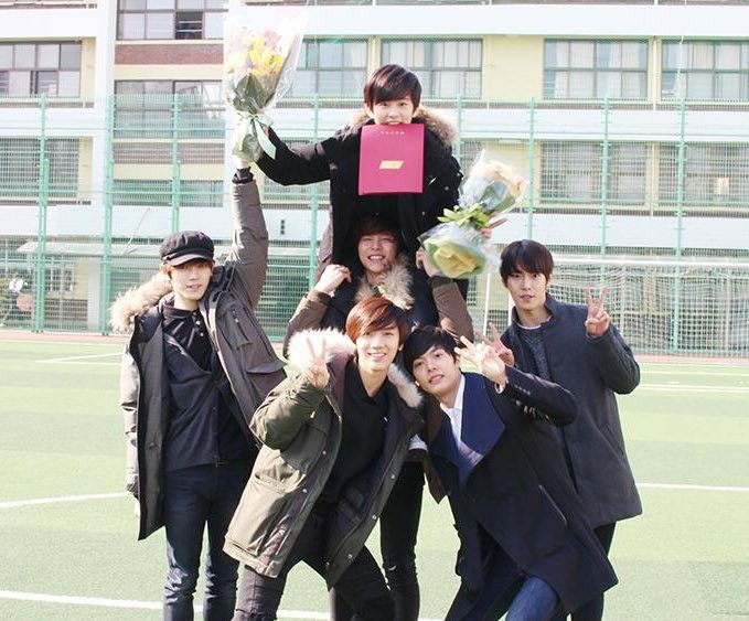 heyh1hello's tweet photo. 맘 뜨듯해지고 싶을때 꺼내보는 졸사 https://t.co/JFBeVLl9Rz