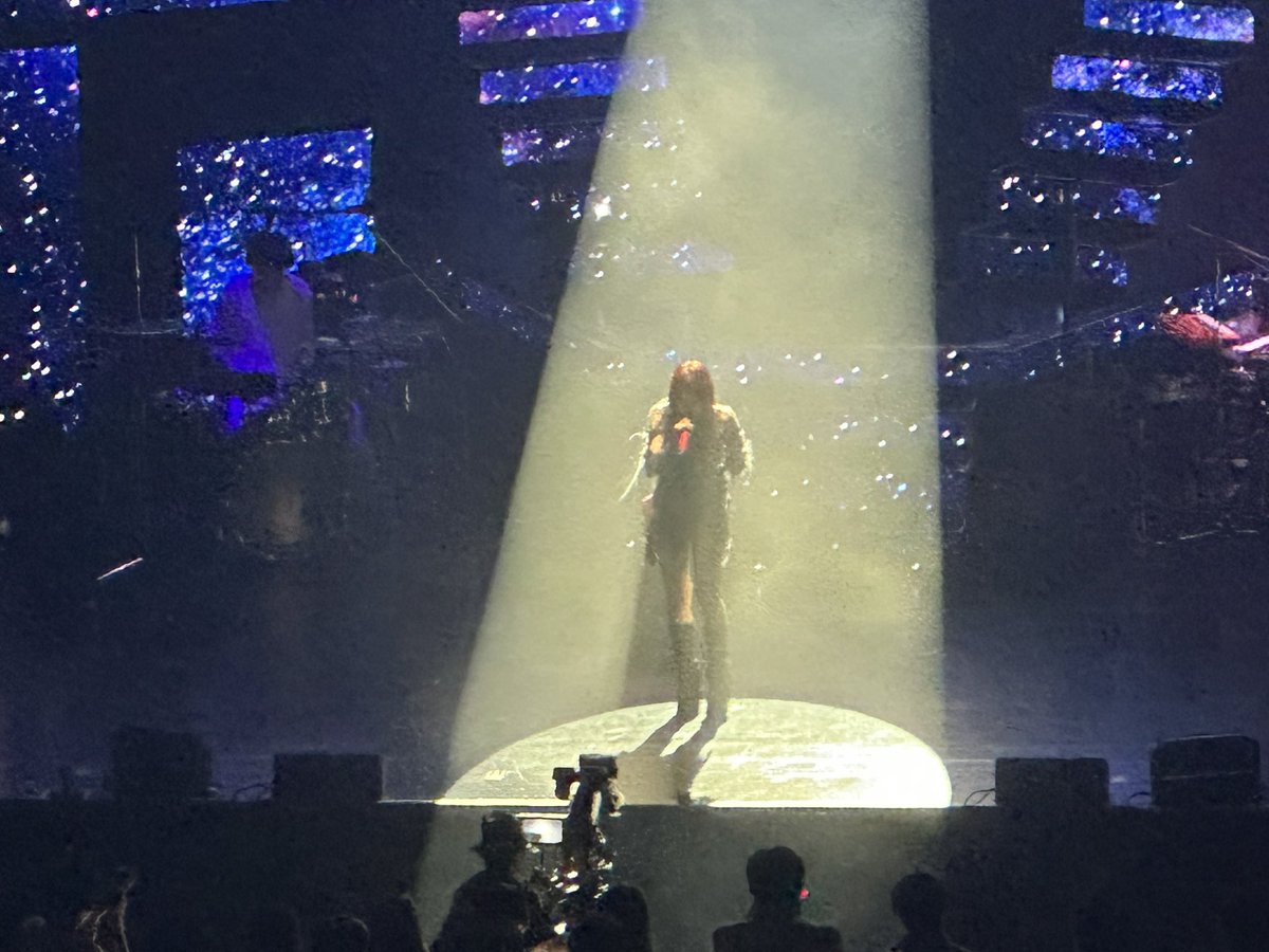 akanoguga's tweet photo. 写真見ながら余韻に浸りながらモノレールに揺られ
アイナさんのライブ終わりは毎回なんとも言えない気分になりながら帰ります(良い意味で)
#アイナジエンド
#アイナ東京
#PICNIK https://t.co/jxcqJ0o3m8