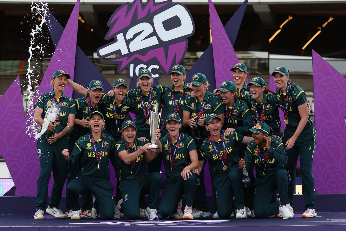 qldcricket's tweet photo. Bringing home the goods🏆

Congratulations to @AusWomenCricket, crowned T20 World Cup Champions after their dominant win over England 🔥

Special shoutout to our Queenslander's in green and gold, Volly, Hammo and Gracie��� https://t.co/C2tIRh2tnN
