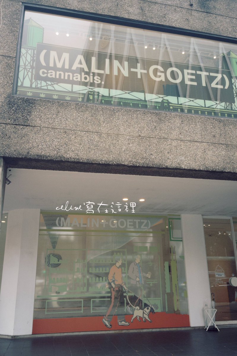 Celine0508Chen's tweet photo. CAFE IN #硬咖啡 聯名來自紐約的都會風格品牌(𝗠𝗔𝗟𝗜𝗡+𝗚𝗢𝗘𝗧𝗭) 🌿

推出 S!P THE CHILL夏日Cannabis大麻草香氛企劃，有一系列以鹽之花蜂蜜為主題的特調飲品，這個草綠色調的視覺設計也用在幾項聯名商品。

#CAFEiN #CAFEiNtw #硬咖啡 #咖啡 #ᶜᴱᴸᴵᴺᴱᶜᴼᶠᶠᴱᴱ https://t.co/Rwi9C4aQNW
