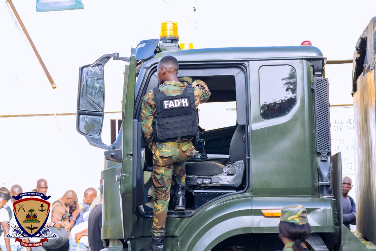 forcesarmeesht's tweet photo. Les Forces Armées d’Haïti (FAd’H) franchissent aujourd'hui une étape clé dans le renforcement de leurs effectifs. Ce dimanche 5 juillet 2026, les 666 recrues retenues au terme d’un processus de sélection rigoureux intègrent officiellement le centre de formation afin d’entamer leur instruction militaire.

​Cette nouvelle promotion incarne la volonté constante de renforcer les capacités opérationnelles de notre institution pour mieux répondre aux défis sécuritaires contemporains.

​Durant leur parcours académique et de terrain, ces jeunes hommes et femmes recevront un enseignement d'excellence fondé sur :

- ​La discipline et le professionnalisme 
- Le sens aigu du devoir et le civisme
- ​Le respect absolu des valeurs républicaines et des droits universels

​Les Forces Armées d’Haïti leur souhaitent la plus chaleureuse bienvenue. Que l'honneur, la loyauté et l’engagement indéfectible soient les boussoles de leur service envers la Patrie.

​Bonne réussite à la nouvelle promotion !

Le Secrétariat de l’État-Major Général.