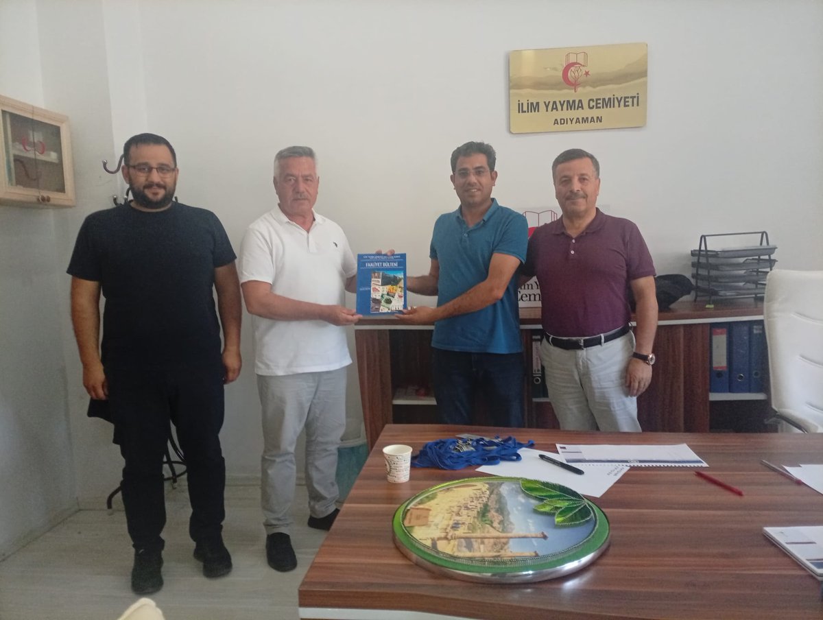 adiyamaniyc's tweet photo. İYC Batman Şubesi Başkanı Sn.Muhammed Şah YİĞİT ve Yönetim Kurulu üyeleri Şubemize Ziyarette bulundular. Şube Başkan Yardımcılarımız Y.Emre PEKTAŞ ve İbrahim DOYUMĞAÇ beylerin refaketinde İYEM'de tecrübe paylaşımı yapıldı.
Misafirlerimize teşekkür ediyoruz. https://t.co/SsBNyR2lO4