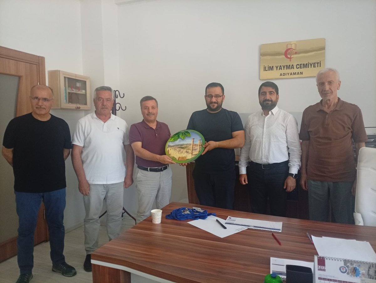 adiyamaniyc's tweet photo. İYC Batman Şubesi Başkanı Sn.Muhammed Şah YİĞİT ve Yönetim Kurulu üyeleri Şubemize Ziyarette bulundular. Şube Başkan Yardımcılarımız Y.Emre PEKTAŞ ve İbrahim DOYUMĞAÇ beylerin refaketinde İYEM'de tecrübe paylaşımı yapıldı.
Misafirlerimize teşekkür ediyoruz. https://t.co/SsBNyR2lO4