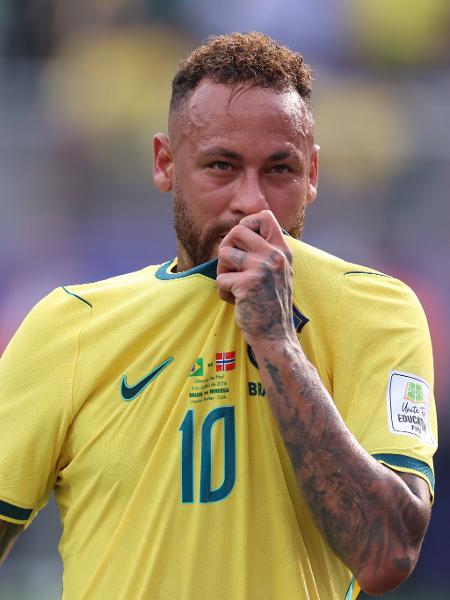 JFreiress_'s tweet photo. Na Jovem Pan, o Mauro Cezar comentou sobre o Neymar ter anunciado sua despedida da seleção.

💬"Deveria ter fechado antes, né? Não era para tá lá, né? Pelo menos ele colocou o nome dele numa estatística, né? fez gol em mais uma Copa do Mundo, né? São quatro, né? Acho que é isso. 14, 18, 22. É agora. Bom para ele, mas paraa seleção não foi bom, não. Atrapalhou mais do que ajudou, mas foi avisado, né?"