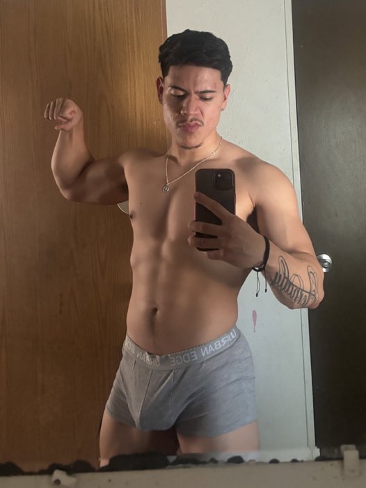 jd2749273790696's tweet photo. 🥵 https://t.co/FdbxnsUamN