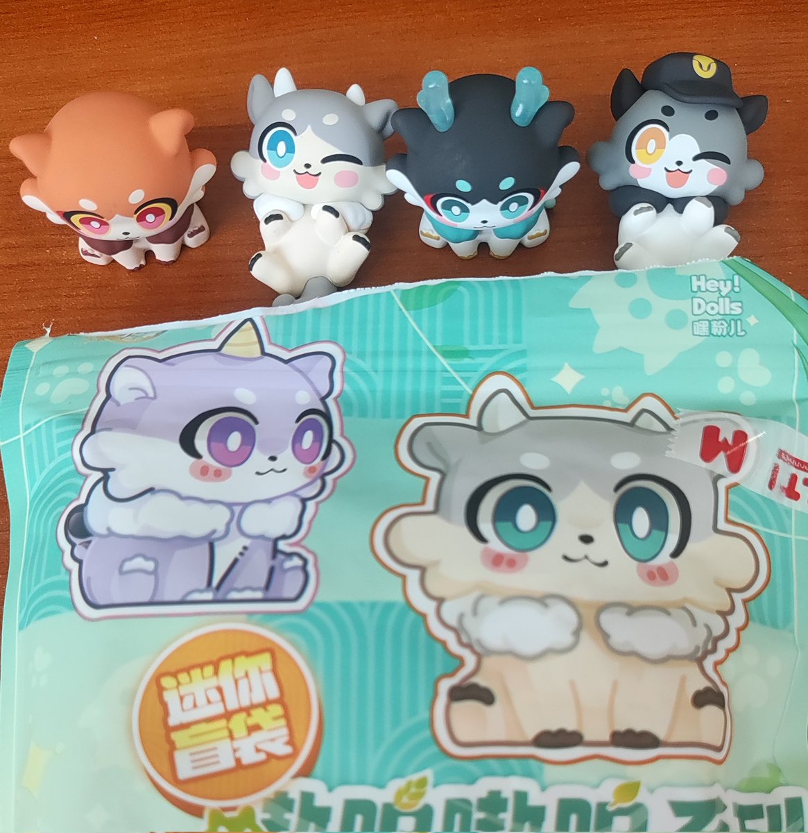 soloreader51's tweet photo. Hasil ngeraba2 30 menit. Untung bungkusnya pouch &amp; figstew the only one bald, easy to spot. Jempol sakit ngerabain tanduk terbayar tuntas doi pulang bawa paket lengkap 👍🏻

Figstew auto nyanyi main 3 "awiwi awoo..." 🎤🎶

🍷☀️ https://t.co/NmI4a4WcR7