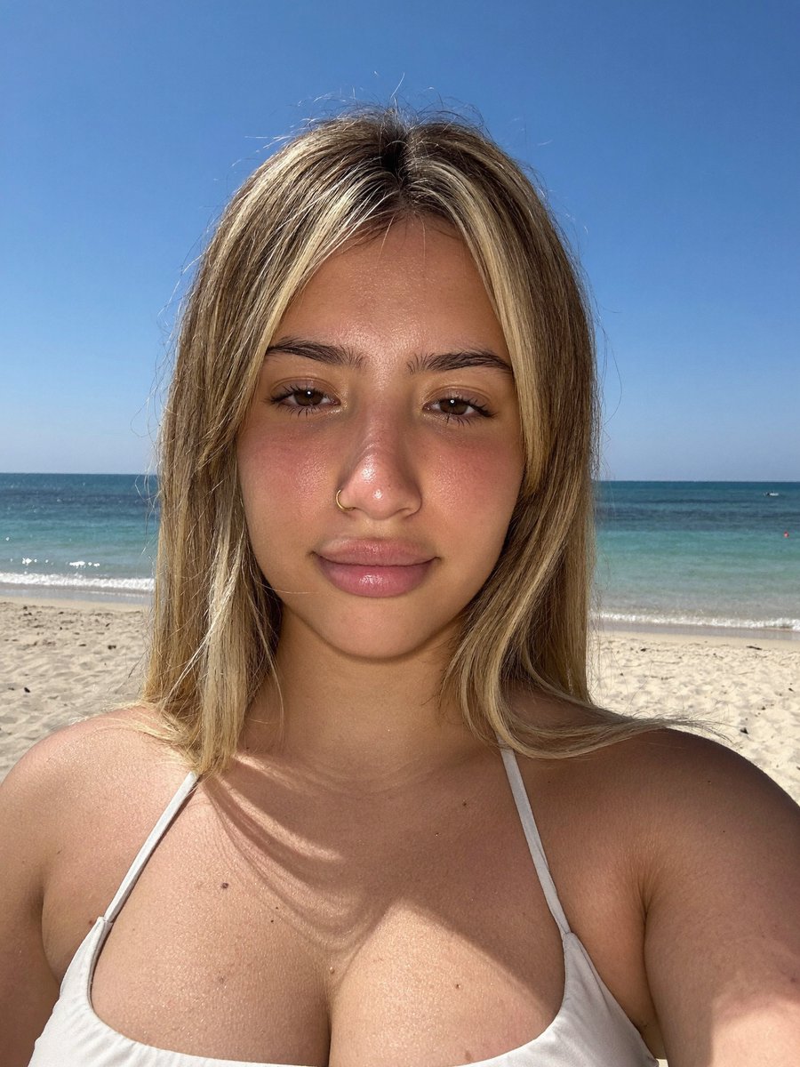 peetrayz's tweet photo. @miakhalifa no bc same 😭 https://t.co/rjvI1GZMj8