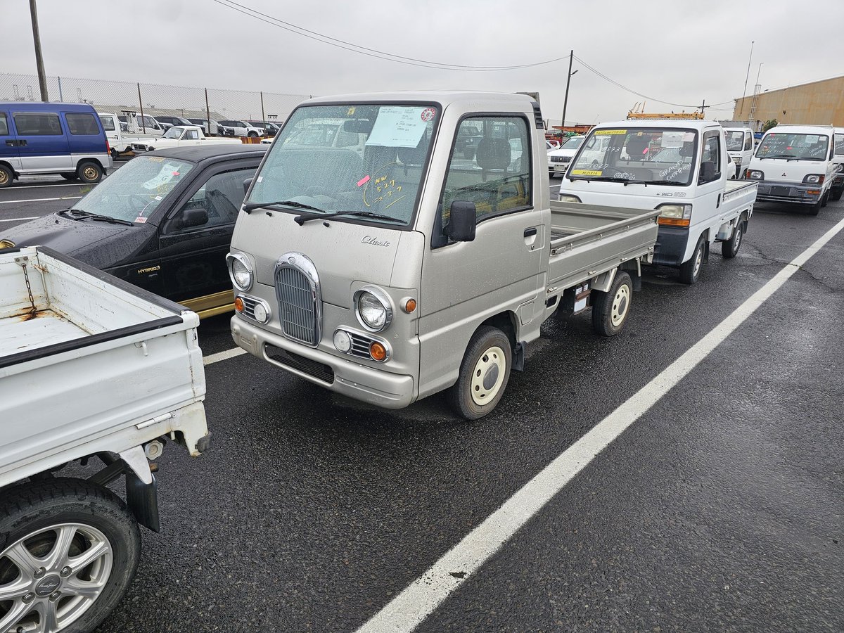 LowEloNobody's tweet photo. @SnazzyLabs We have had our Sambar classic for just over a year now and find myself using it for about 95% of truck trips, and my dodge 1500 for the 5% (which has mostly been hauling dirt and gravel). Planning on ditching the dodge and just having the rare big load delivered https://t.co/Vh8RaM21m3
