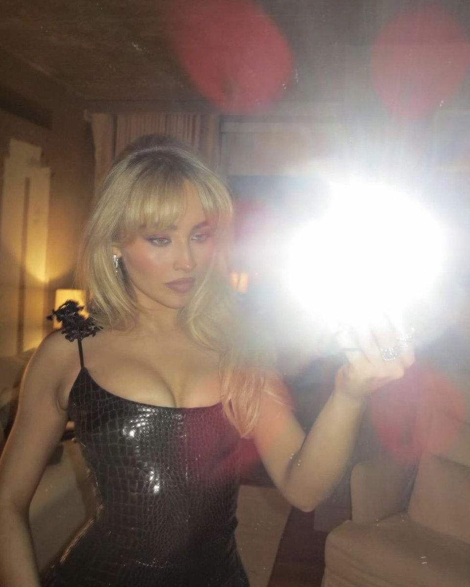 Que3nz_'s tweet photo. Sabrina Carpenter 🤤 https://t.co/SPxZWI86pT