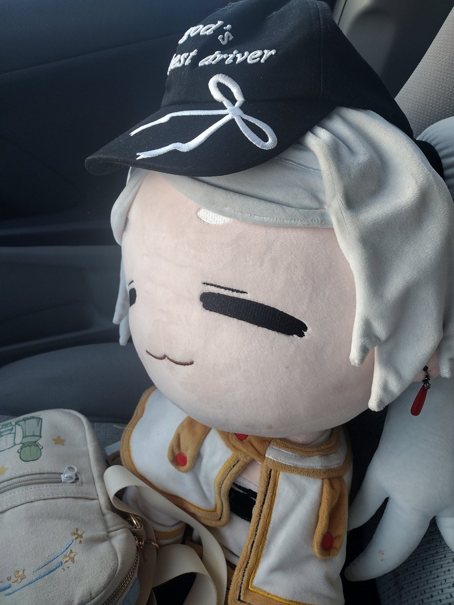 OdlidTogaf's tweet photo. Frieren, Fern, and I are finally home from 4 days of AX. See you all next year! (Hopefully more organized) https://t.co/X0REdcoSkZ